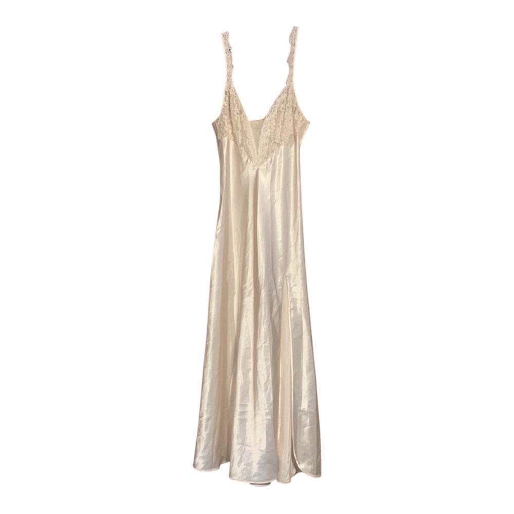 Vintage Victoria Secret long Elegant Cream Lace Trim Nightgown Size P